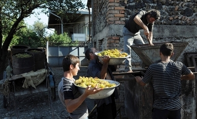 独身女性向け「夫レンタル」ビジネス、でも愛情はサービスに含まれません