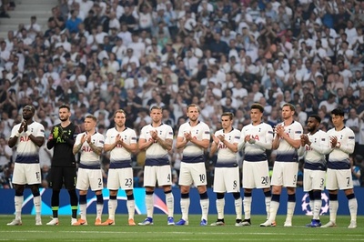 欧州CL決勝で黙とう、急死のレジェス氏に対して