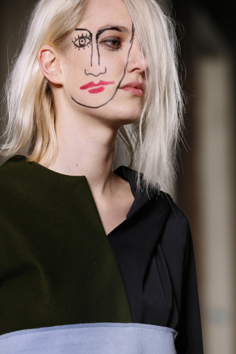 もう一つの顔を持つモデル