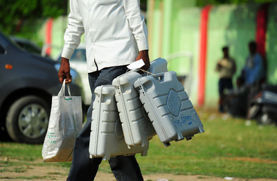 準備進むインド総選挙、最果ての地の一票のため回収チーム組織
