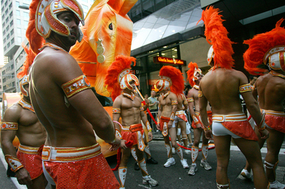 世界最大級の名物ゲイ・パレードがシドニーで開催中 - オーストラリア