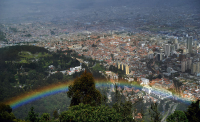 丘から見下ろす虹、コロンビア・ボゴタ
