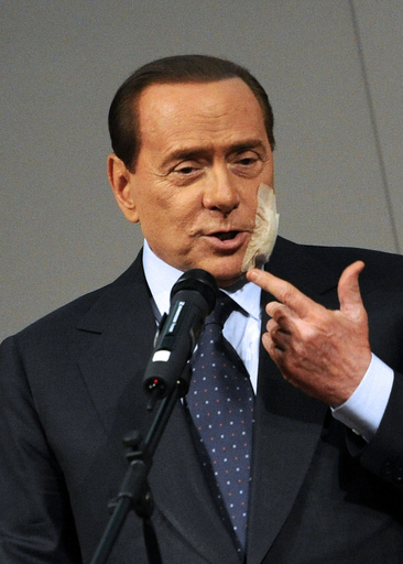 ベルルスコーニ伊首相、1年で約40億円の散財三昧