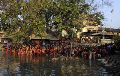 地面転がり礼拝、ヒンズー教の祭り ネパール