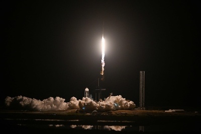 スペースX「ファルコン9」打ち上げ 米ロの宇宙飛行士4人をISSに