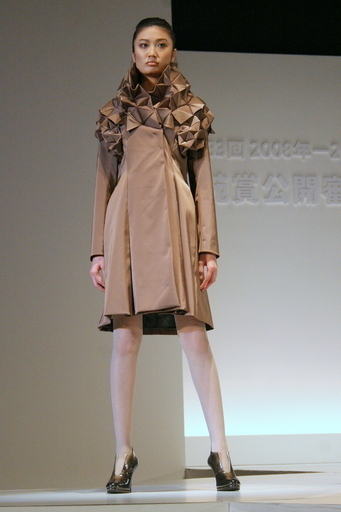 ＜第83回装苑賞＞佳作2位に粕谷顕二