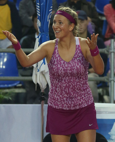 アザレンカが新シーズンに弾み、エキシビションでセレーナに勝利 