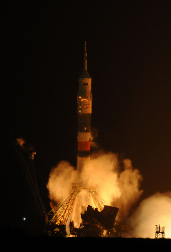 ソユーズ、打ち上げ成功 野口さん宇宙へ