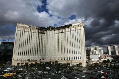 米ラスベガスの有名カジノホテルで火災