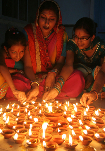 ヒンズー教の光の祭典「ディワリ」始まる