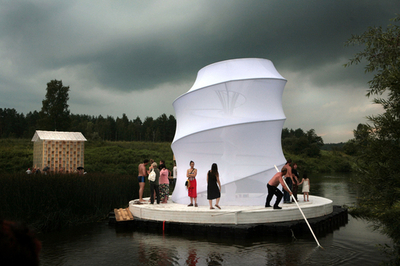 ロシア建築家ら、新「ノアの箱舟」でどんぶらこ