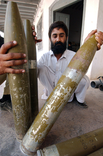 パキスタン、非常事態宣言発令を検討か