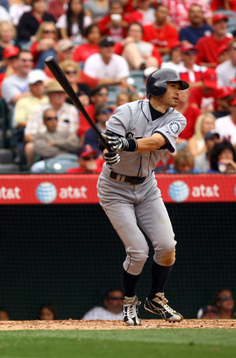 イチロー 本塁打含む4安打で連続試合安打を24に