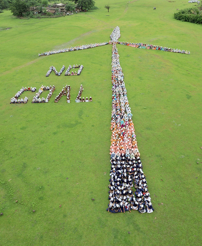 火力発電に「NO!」、人文字で抗議 インド