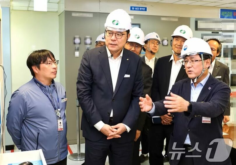 2025年10月、古里原子力発電所を点検し、安全運転への万全な備えを求める韓国のキム・ソンファン（金星煥）気候エネルギー環境相(c)news1
