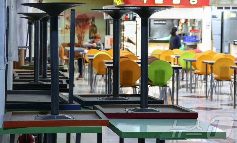 ソウル市内の飲食街にある廃業した店(c)news1