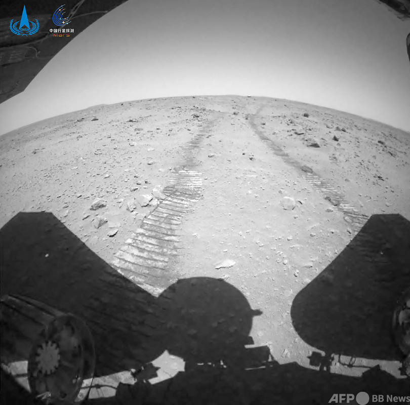 火星探査車「祝融」の映像公開  中国国家航天局