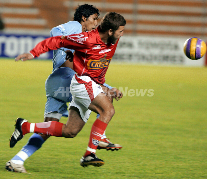 ＜サッカー 07リベルタドーレス杯南米選手権＞シエンシアノ ウリベの決勝ゴールでボリバルとの接戦を制す - ボリビア