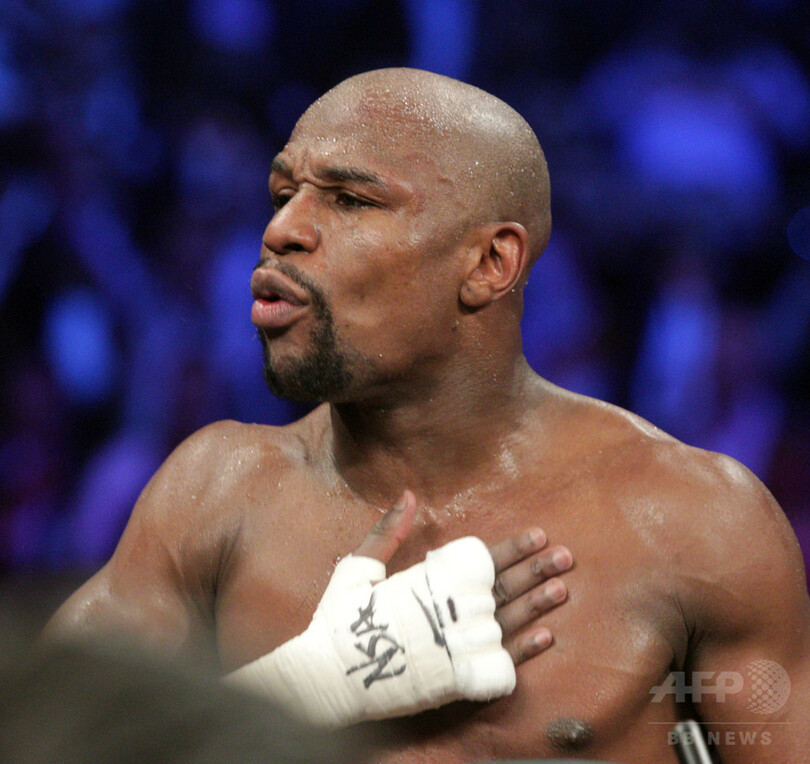 無敗の王者メイウェザー、最終戦の相手にベルトを指名