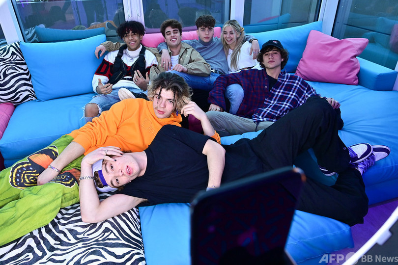 高級住宅で俳優を夢見て…若者ティックトッカーの館へようこそ 伊ミラノ