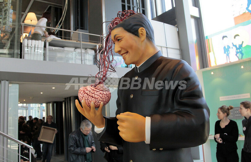 北野武が仏芸術文化勲章を受章、カルティエ現代美術財団で展覧会