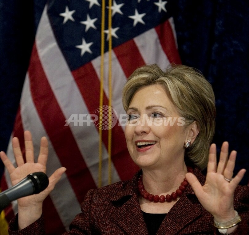 オバマ候補はブラピと、ヒラリー候補はアンジーと遠い親戚　米調査機関