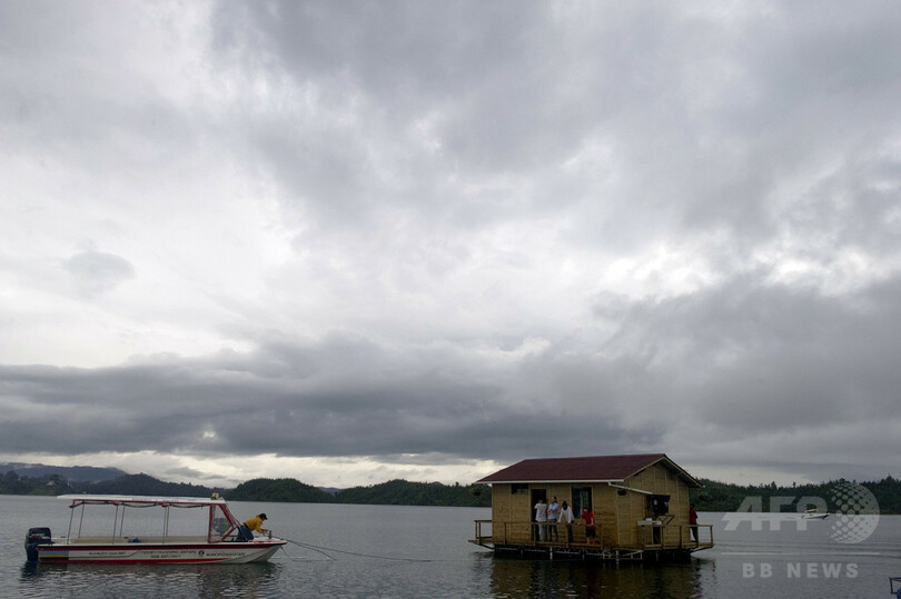 コロンビアの人造湖で観光船が沈没、6人死亡 31人不明
