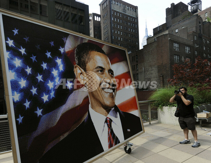 オバマ大統領のビーズモザイク、NYで公開 世界最大