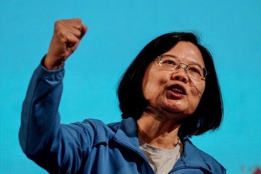 台湾の蔡総統、「われわれはすでに独立国家」 中国に警告