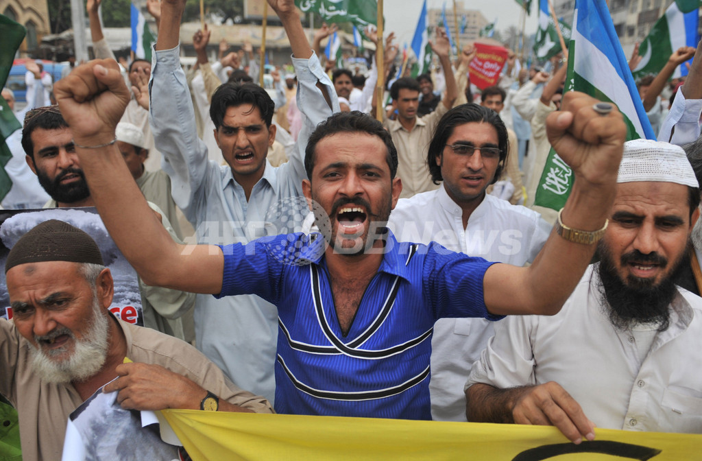 カラチで米原爆投下への抗議デモ、広島原爆の日