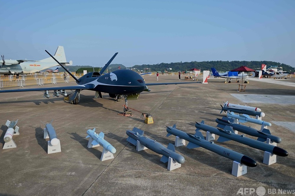 無人偵察機や電子戦機を誇示 中国最大の航空ショー開幕