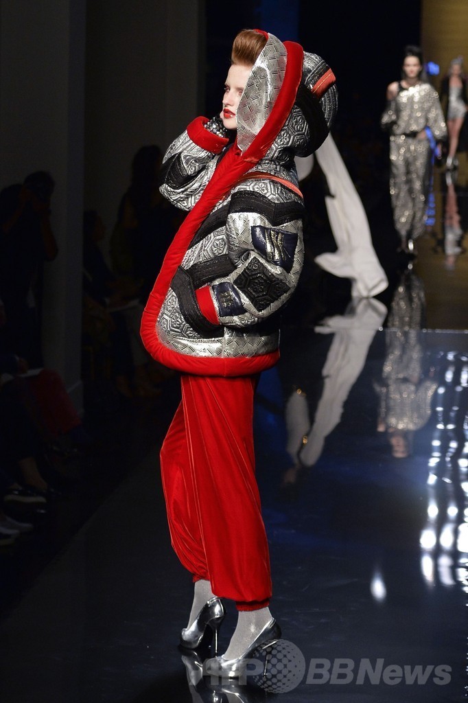 「ひげ面の女装歌手」も登場、J.P.ゴルチエ14/15年秋冬オートクチュール