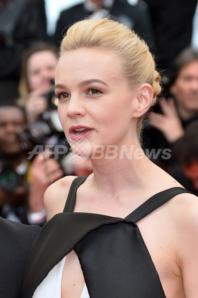 キャリー・マリガン、無駄のないミニマムなスタイルがお好き？！