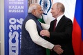 新興5か国（BRICS）首脳会議が開催中のロシア中部カザンで、インドのナレンドラ・モディ首相と会見するウラジーミル・プーチン大統領（2024年10月22日撮影）。(c)Alexander Zemlianichenko / POOL / AFP