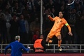 サッカー欧州選手権予選、グループB、ギリシャ対オランダ。得点を挙げて喜ぶビルヒル・ファン・ダイク（右、2023年10月16日撮影）。(c)Angelos TZORTZINIS / AFP