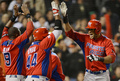 第3回ワールド・ベースボール・クラシック（2013 World Baseball Classic、WBC）は17日、米カリフォルニア（California）州サンフランシスコ（San Francisco）で準決勝が行われ、日本は1-3でプエルトリコに敗れた。

7回に2点本塁打を放ち歓喜するプエルトリコのアレックス・リオス（Alex Rios、右、2013年3月17日撮影）。(c)AFP/Getty Images/Thearon W. Henderson