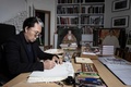 フランス・パリの自宅で絵を描く高田賢三氏（2019年1月9日撮影、資料写真）。(c)JOEL SAGET / AFP