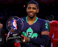 第63回NBAオールスターゲーム2014（2014 NBA All-Star game）で最優秀選手（MVP）に選出されたイーストのカイリー・アービング（Kyrie Irving、2014年2月16日撮影）。(c)AFP/Getty Images/Ronald Martinez