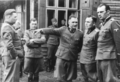 米国のホロコースト記録博物館（US Holocaust Memorial Museum）が提供した、「死の天使」と呼ばれたナチス・ドイツ（Nazi）のヨーゼフ・メンゲレ（Josef Mengele、左から2人目）の写真（1944年撮影）。(c)AFP/Holocaust Memorial Museum
