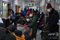 新型コロナウイルス感染症の流行が激しかった頃の中国・武漢市の赤十字病院（2020年1月25日撮影）。(c)HECTOR RETAMAL / AFP