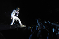 カナダ人アイドル、ジャスティン・ビーバー（Justin Bieber、17）が19日、ベネズエラの首都カラカス（Caracas）で初のコンサートを行い、南米ツアーを締めくくった。写真は、パフォーマンスを披露するビーバー（2011年10月19日撮影）。(c)AFP/Leo RAMIREZ
