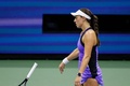 全米オープンテニス、女子シングルス決勝。いら立ってラケットを投げるジェシカ・ペグラ（2024年9月7日撮影）。(c)Kena Betancur/AFP