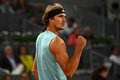 テニス、マドリード・オープン、男子シングルス準決勝。ガッツポーズを見せるアレクサンダー・ズベレフ（2022年5月7日撮影）。(c)ABRIEL BOUYS / AFP