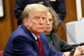 米ニューヨークの裁判所で行われた、不倫相手に口止め料を支払ったとされる事件の裁判開始日をめぐる審問に出席したドナルド・トランプ前米大統領（2024年3月25日撮影）。(c)Brendan McDermid / POOL / AFP