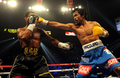 ボクシング、WBO世界ウェルター級タイトルマッチ12回戦。シェーン・モズリー（Shane Mosley、左）と対戦するマニー・パッキャオ（Manny Pacquiao、2011年5月7日撮影）。(c)AFP/GABRIEL BOUYS