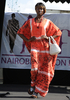 ケニアの首都ナイロビ（Nairobi）で開催された「ナイロビ・ファッション・マーケット（Nairobi Fashion Market）」で発表されたデザイナーのZaranuによる新作コレクション（2011年3月5日撮影）。（c）AFP/SIMON MAINA