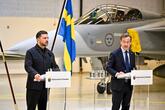スウェーデン、ウクライナにグリペン戦闘機の最新型20機売却、旧型16機無償供与