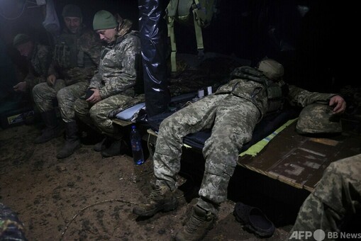 寒さ、ネズミ、泥から雪へ…ウクライナ軍、前線で迎える2度目の冬 写真