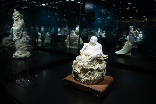 マカオ特区で徳化窯磁器の展覧会 写真7枚 国際ニュース：AFPBB News