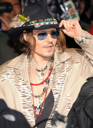 ジョニー・デップとT・バートンが来日、新作映画『ダーク